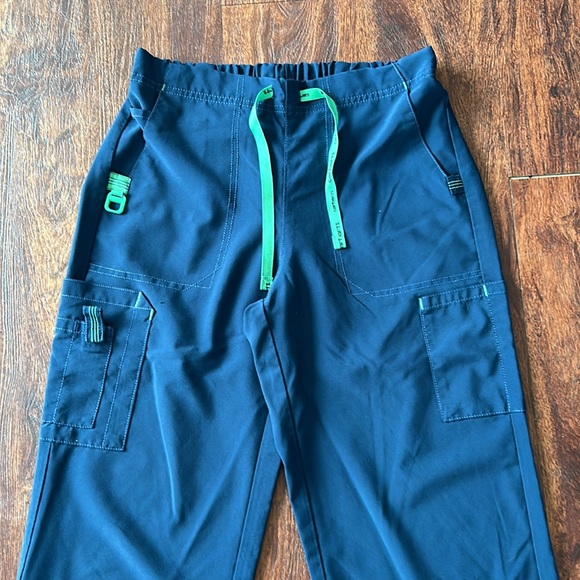 Carhartt scrubs - Picture 2 of 7